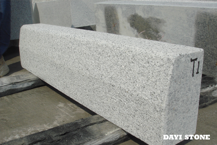 French Kerbstone T1 Top and front edge Bushhammered others sawn 100x12x20cm - Dayi Stone
